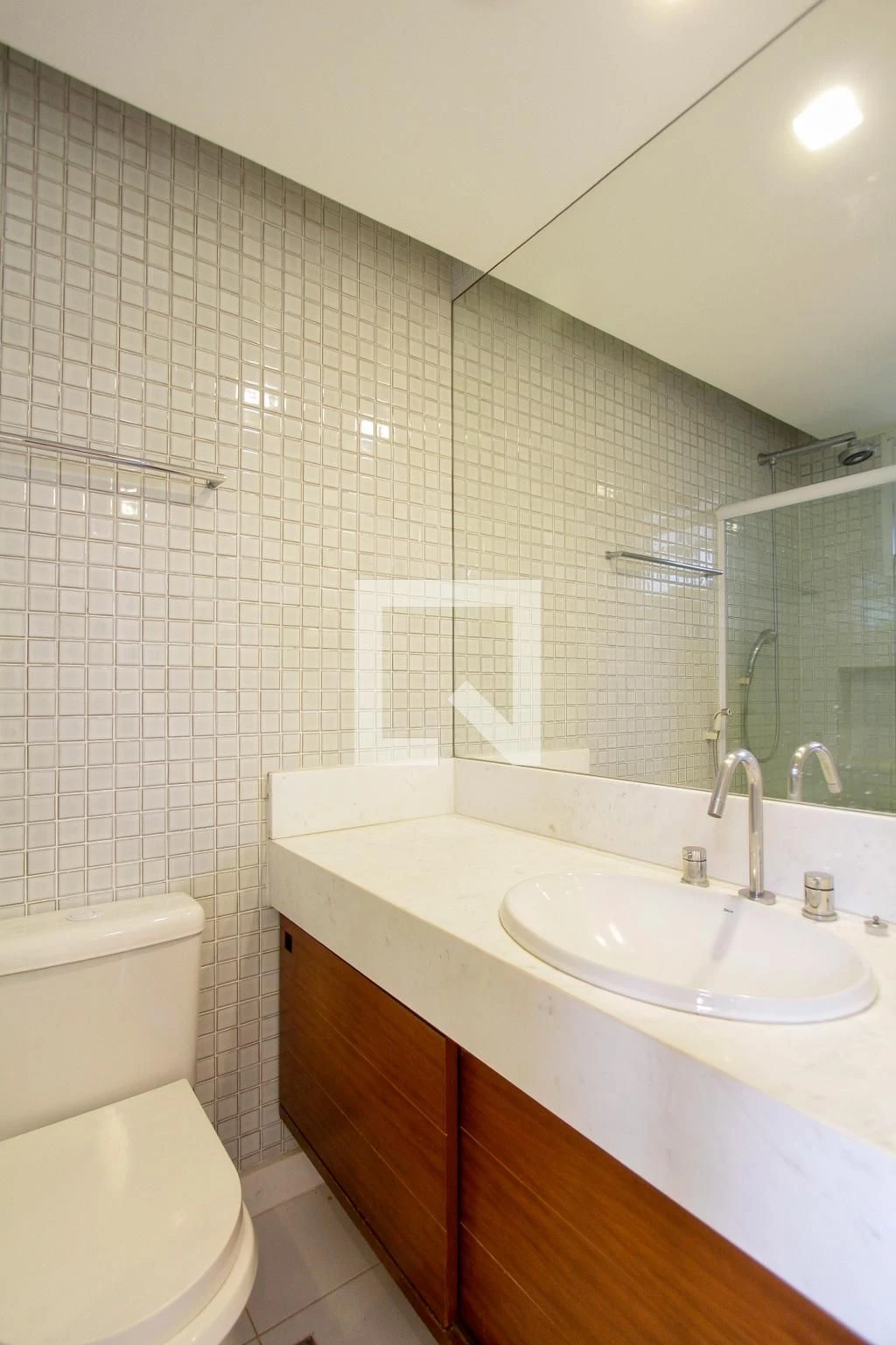 Walk-in closet in a 3-bedroom apartment, 200 m² — photo 15