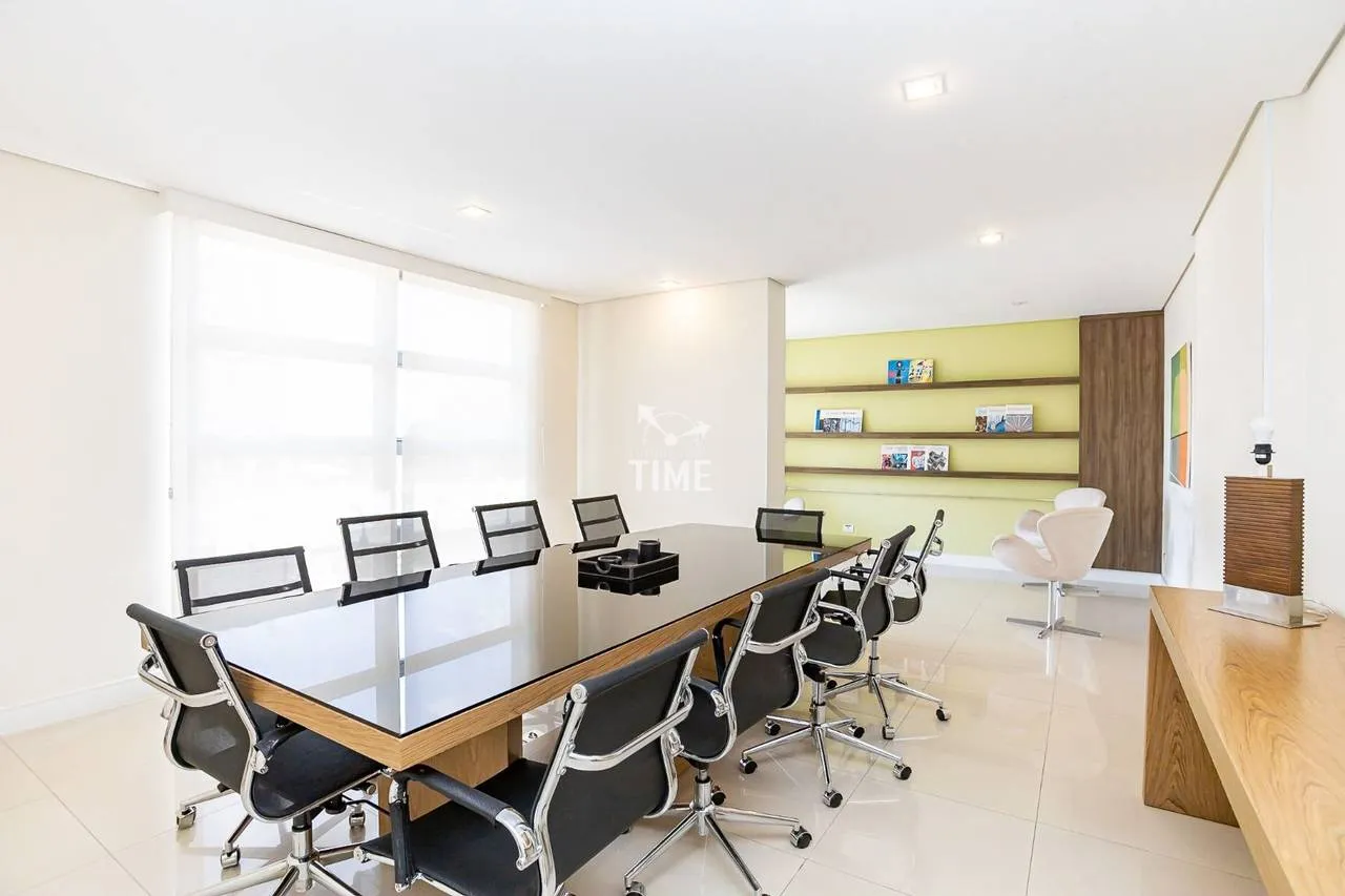Wood or laminate floors in a 3-bedroom apartment, 78 m² — photo 49