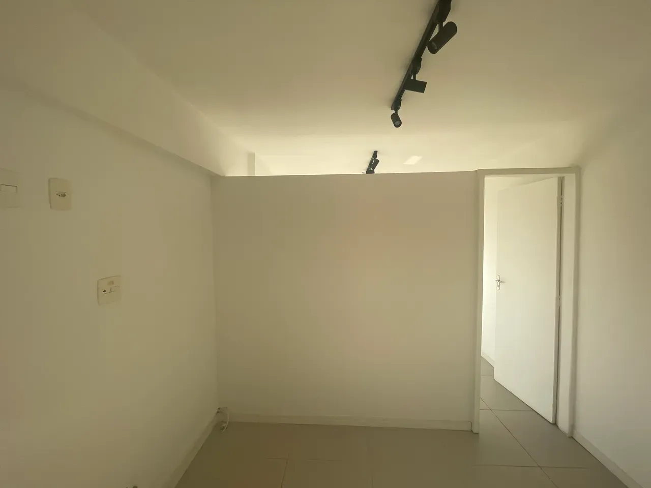 25 m² studio with 1 bedroom, 1 bath and 1 parking spot — photo 3
