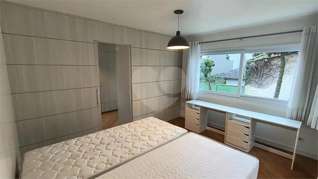 5-bedroom house with floor-to-ceiling windows — photo 19