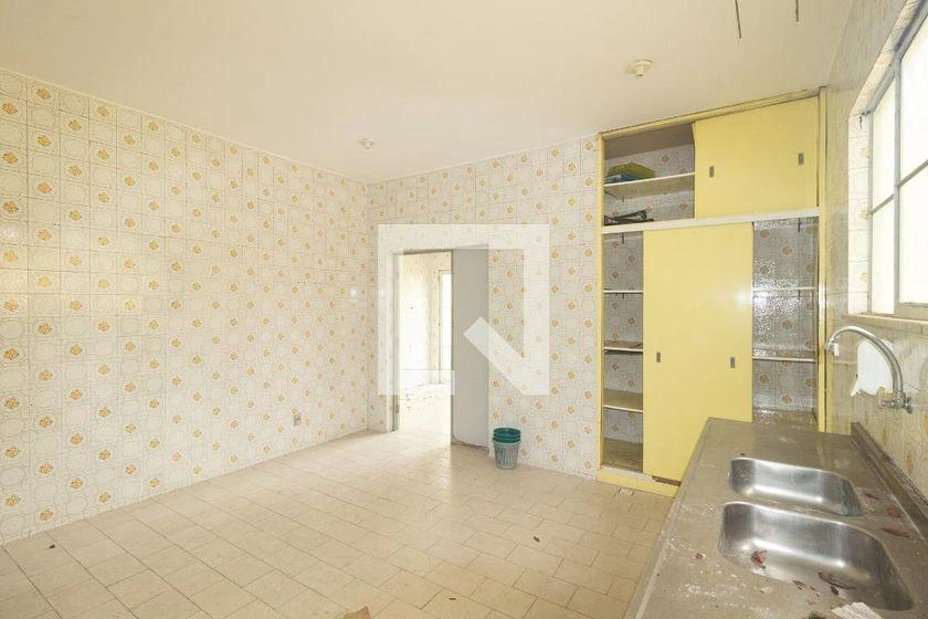 House, 500 m², with wood or laminate floors — photo 9