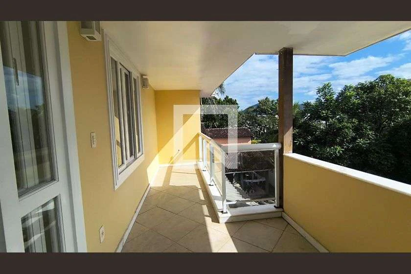 Condominium house with open-plan kitchen and 7 en-suites — photo 11