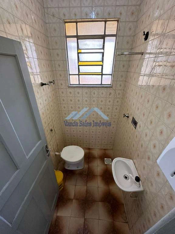 House with no parking, 4 bedrooms and 2 bathrooms — photo 10