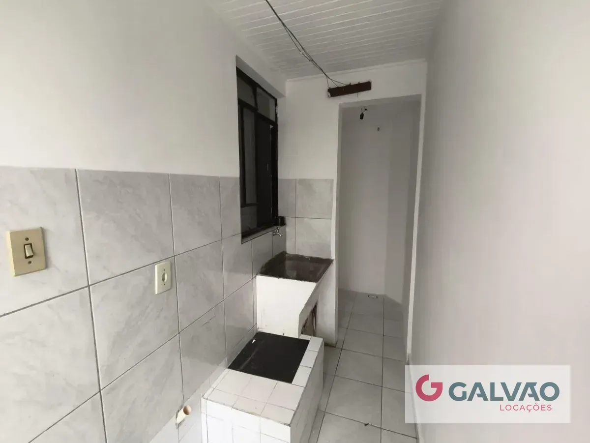 3-bedroom apartment with wood or laminate floors in Curitiba — photo 5