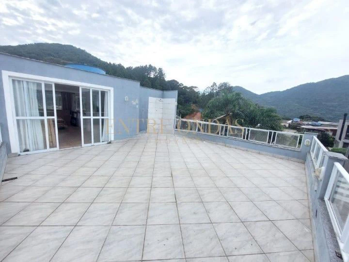 465 m² house with 4 bedrooms and 7 bathrooms — photo 3