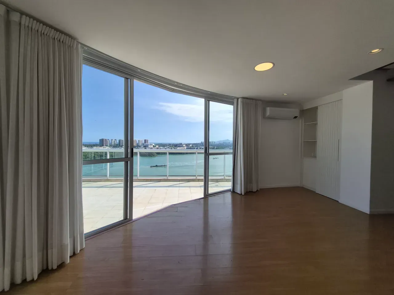 Duplex with 225 m², 3 bedrooms, and open-plan kitchen — photo 62