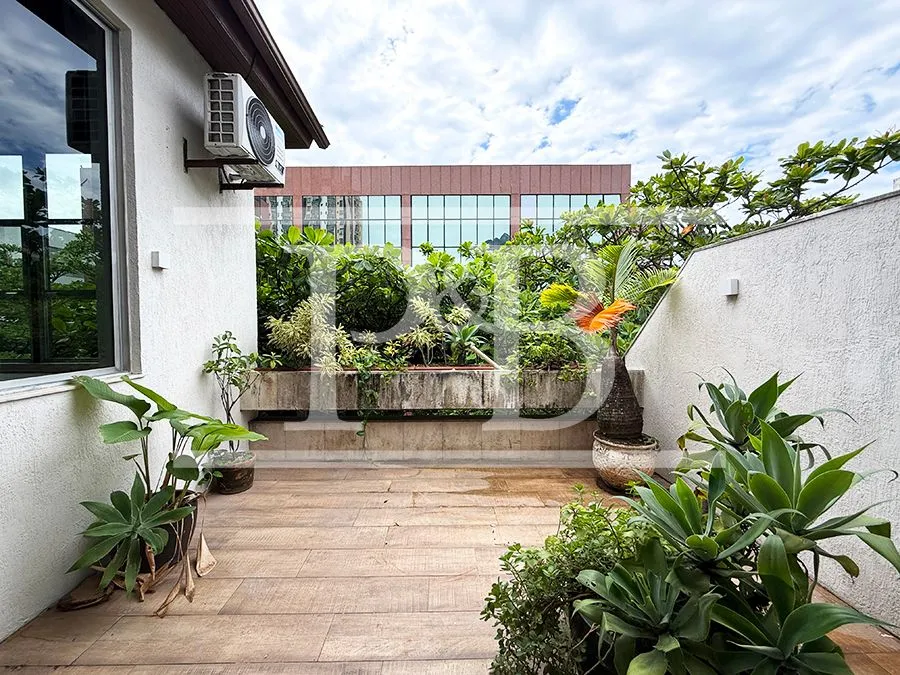 4-bedroom apartment with a walk-in closet in Rio de Janeiro — photo 14