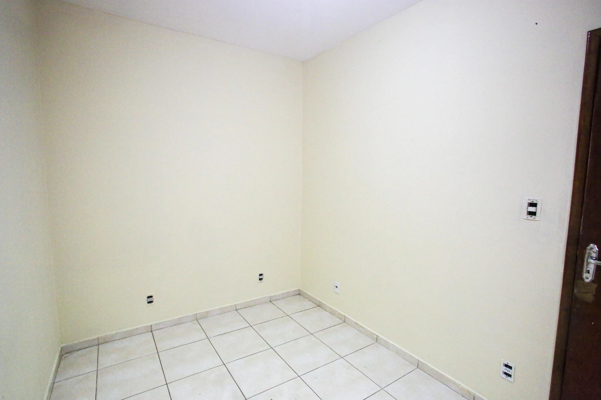 House with 2 bedrooms and 1 bathroom, no parking — photo 3