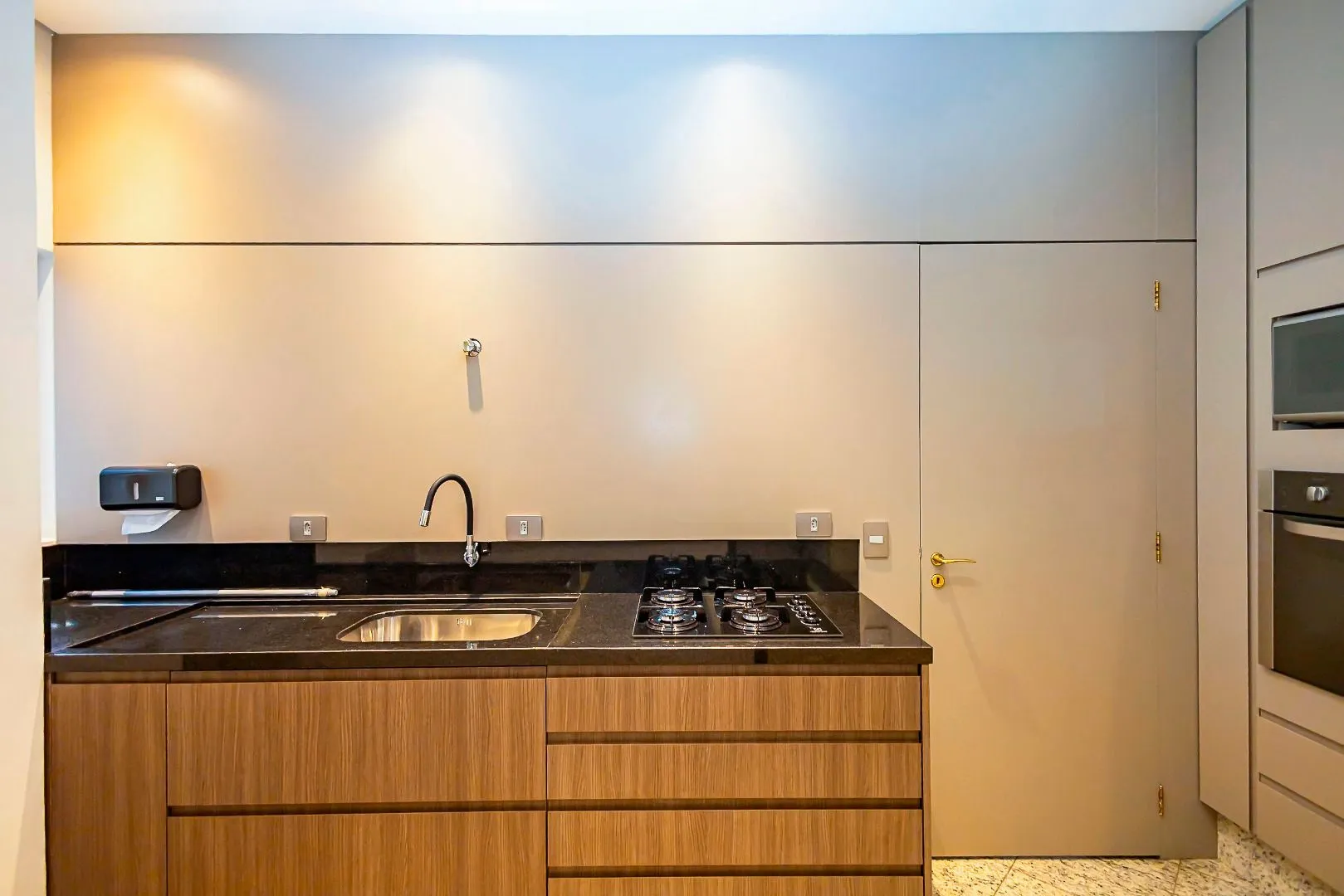 Furnished apartment with open-plan kitchen and 4 bedrooms — photo 51