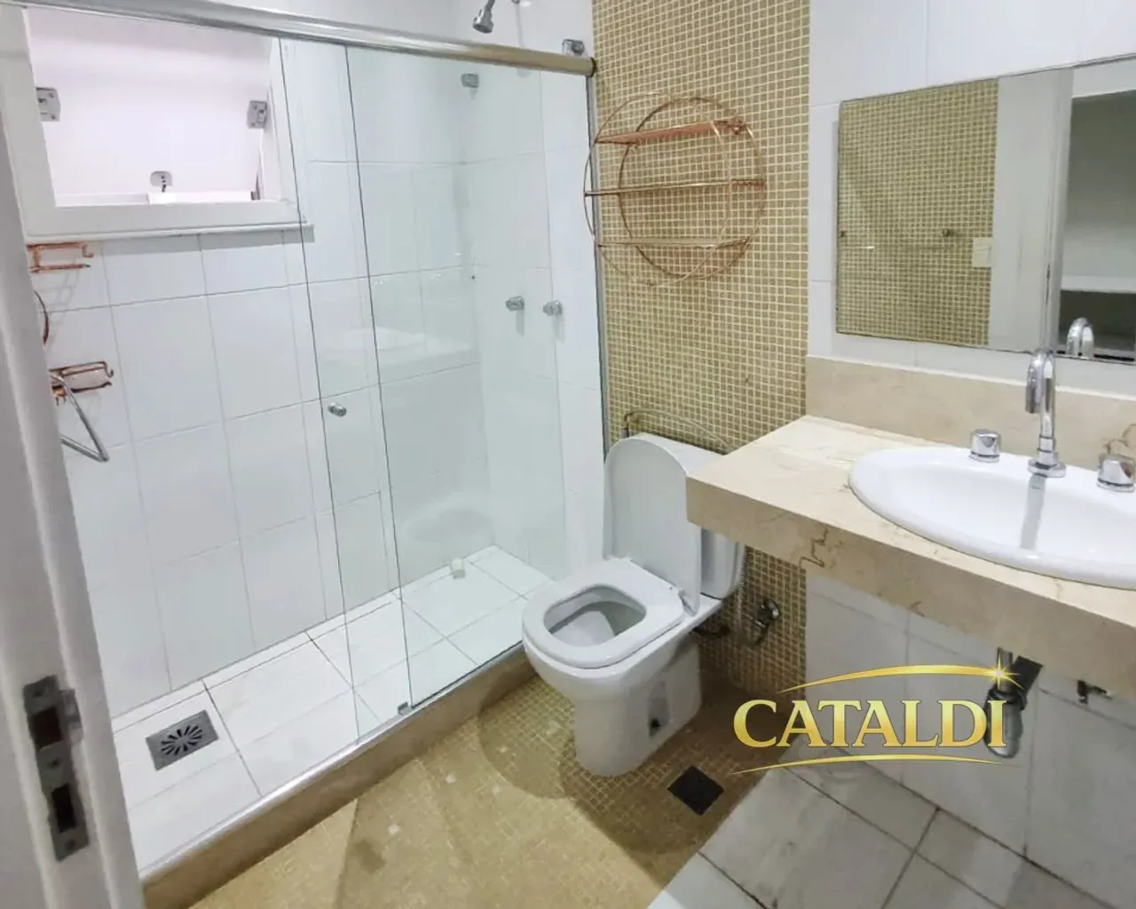 Furnished house, 400 m², with floor-to-ceiling windows — photo 15