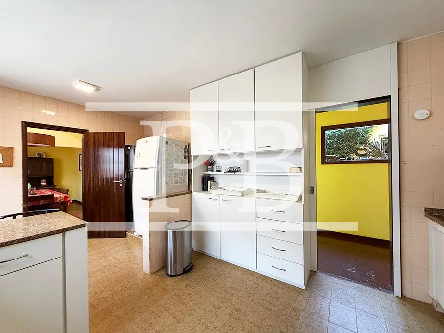 Casa com 4 dormitórios e varanda com churrasqueira — photo 43