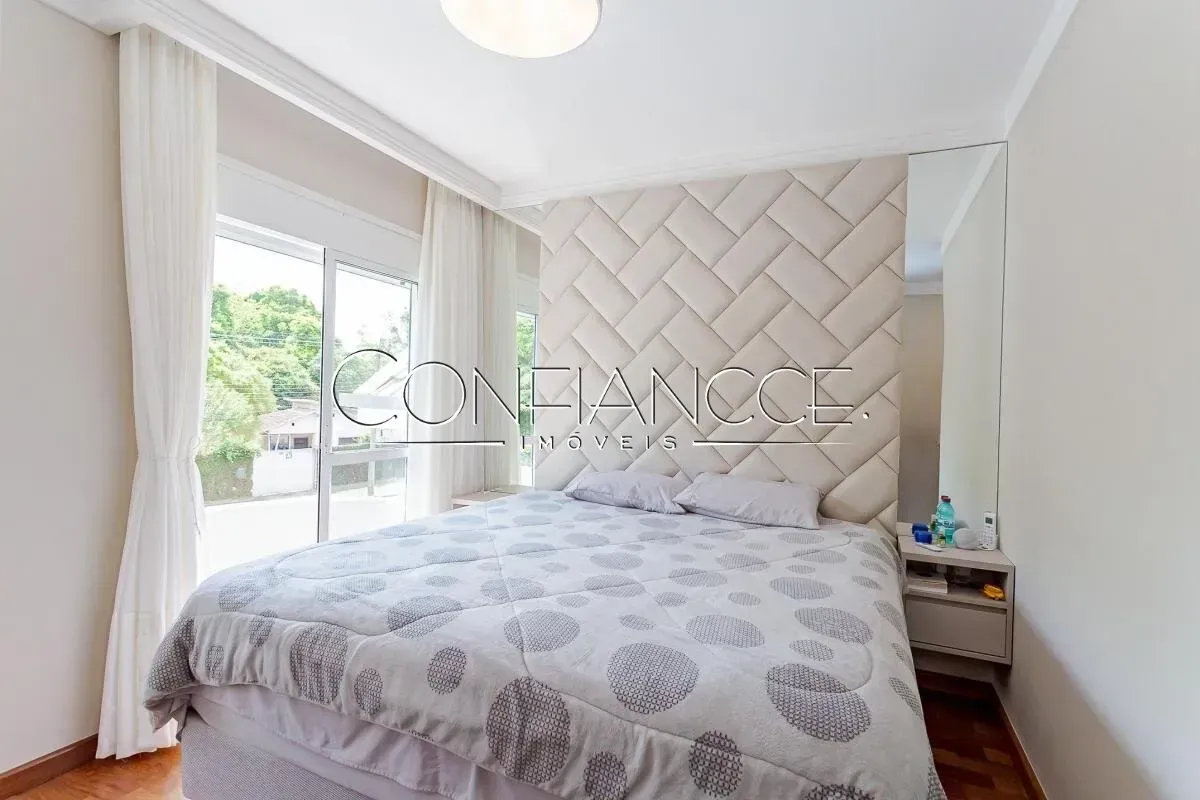 House with 4 en-suite bedrooms and 6 parking spaces — photo 33