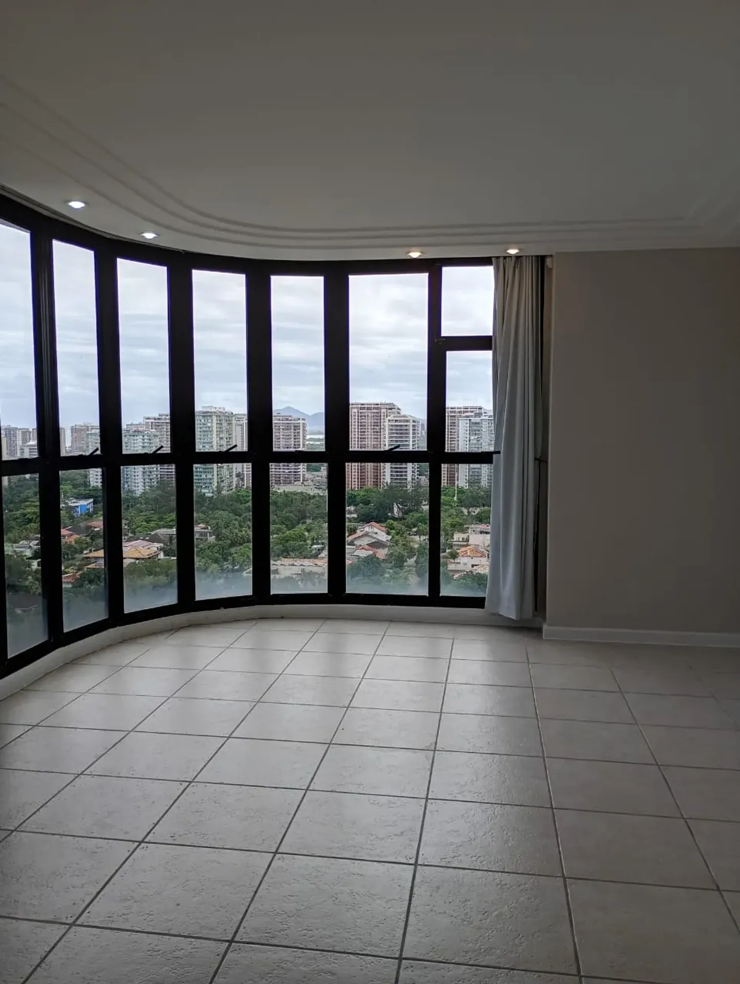 3-bedroom apartment with floor-to-ceiling windows — photo 20