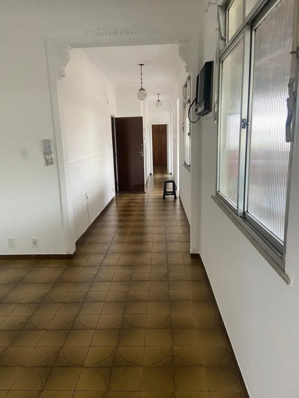 Apartamento de 1 quarto com varanda e piso de azulejo