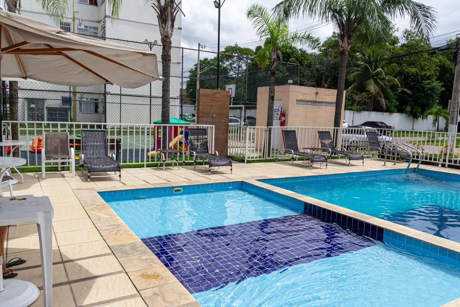 Apartamento mobiliado de 2 quartos em condomínio com piscina — photo 59