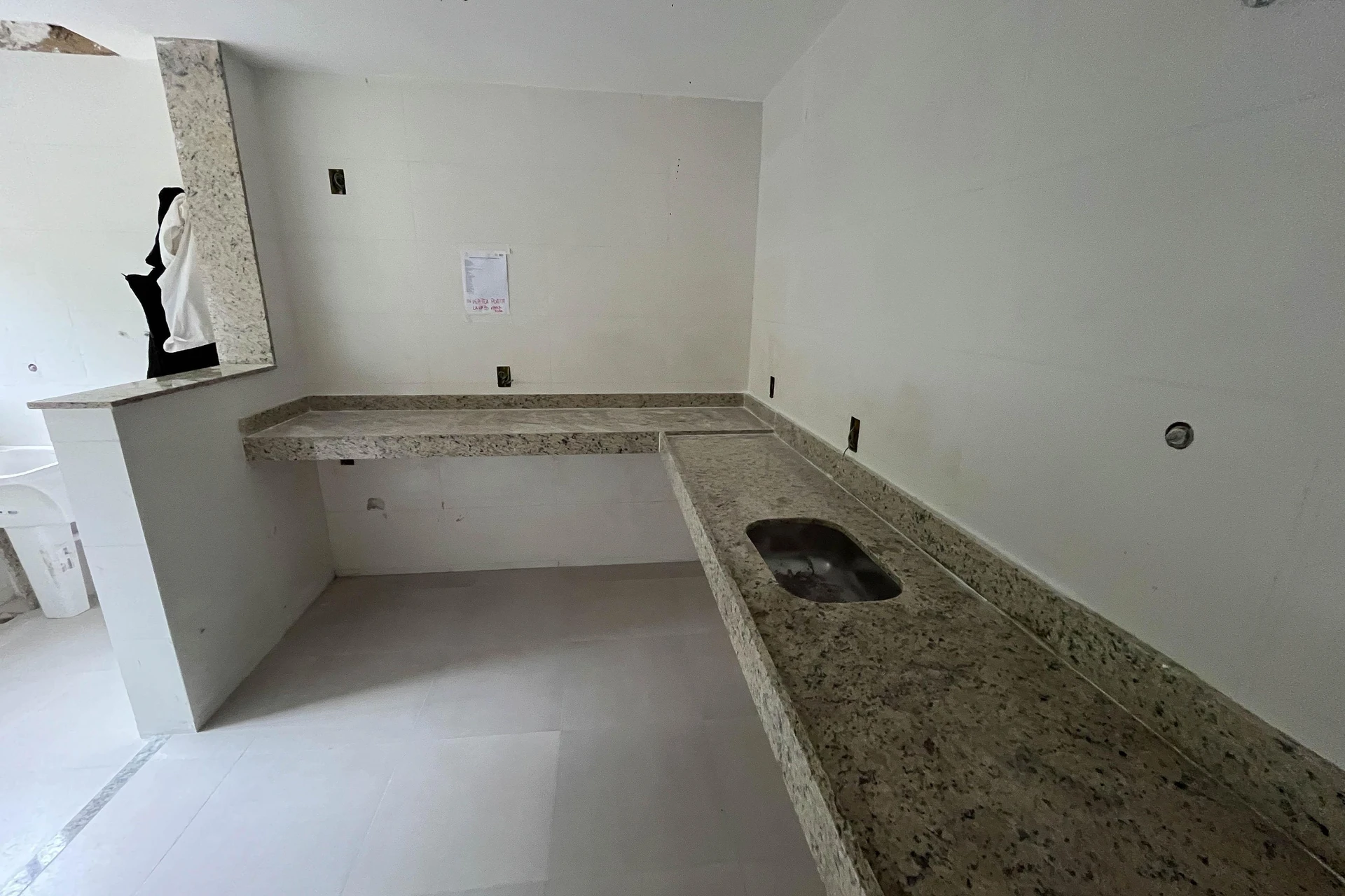 2-bedroom apartment with a mountain view — photo 9