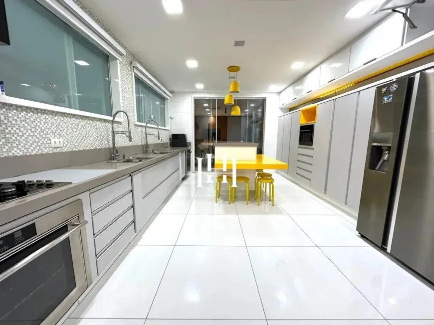 Furnished house with 7 bedrooms, 5 en-suites, 750 m² — photo 4