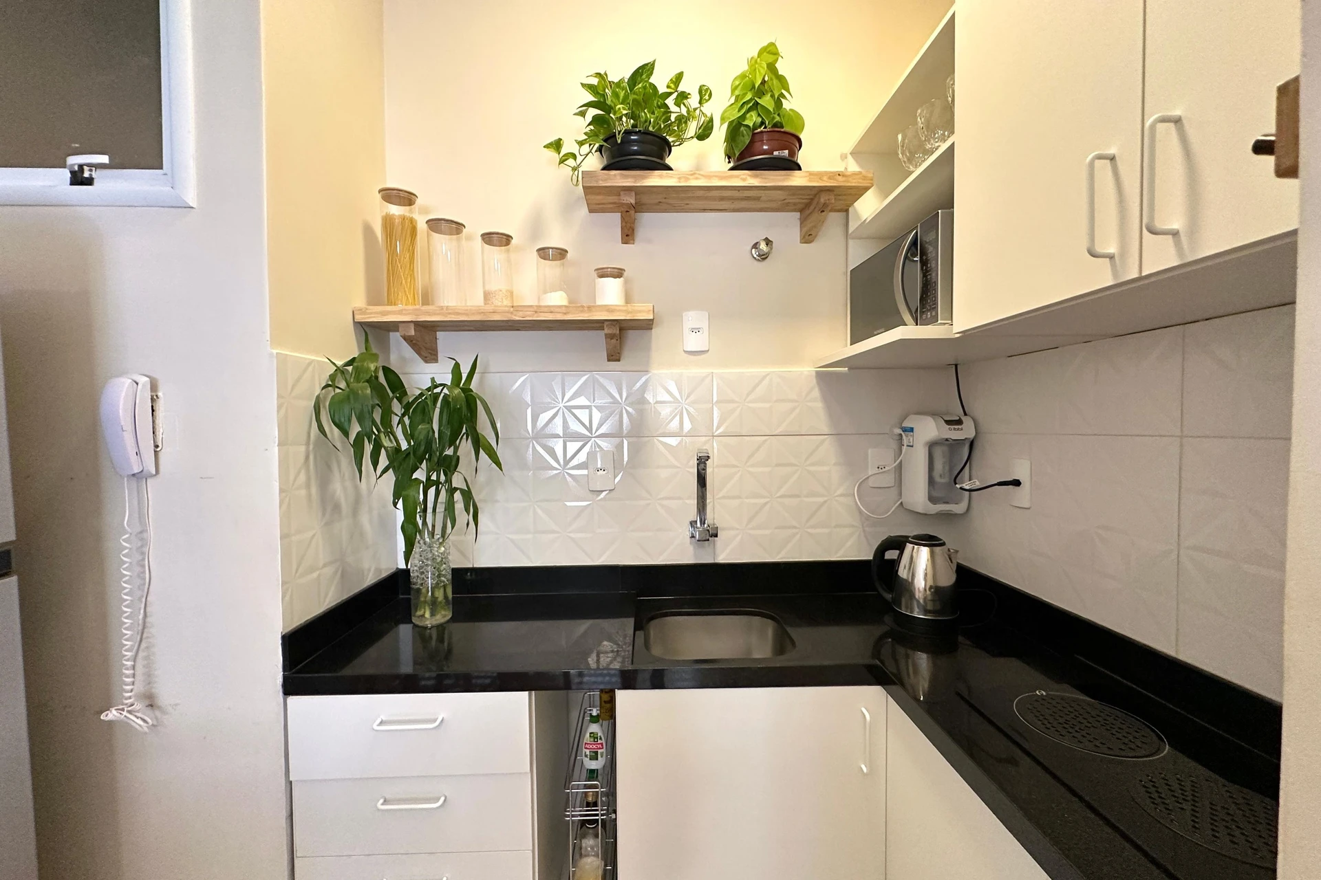 Furnished 1-bedroom apartment with 1 bathroom, no parking — photo 13