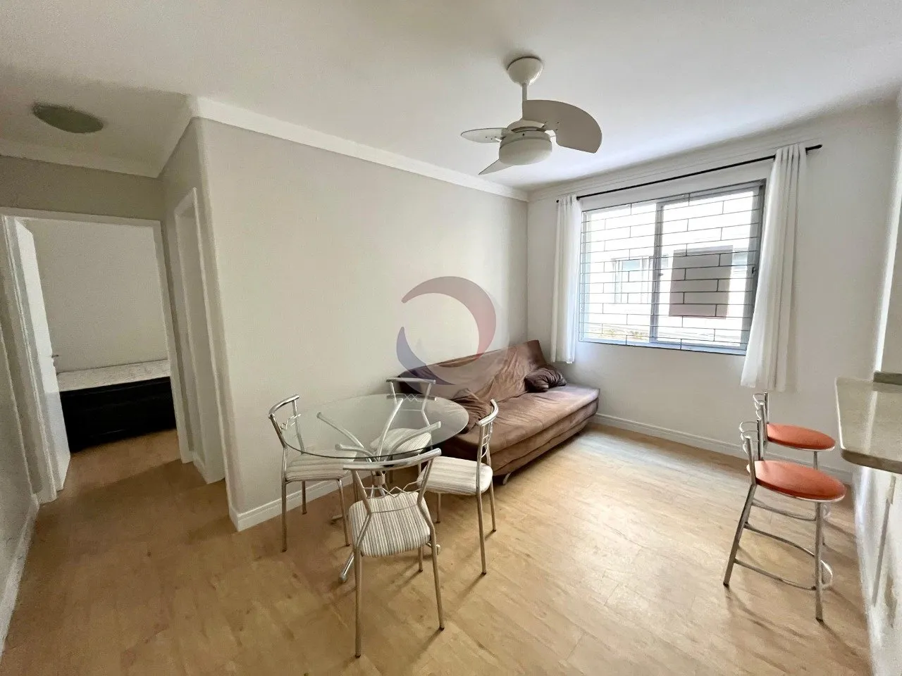 One-bedroom apartment with a washing machine