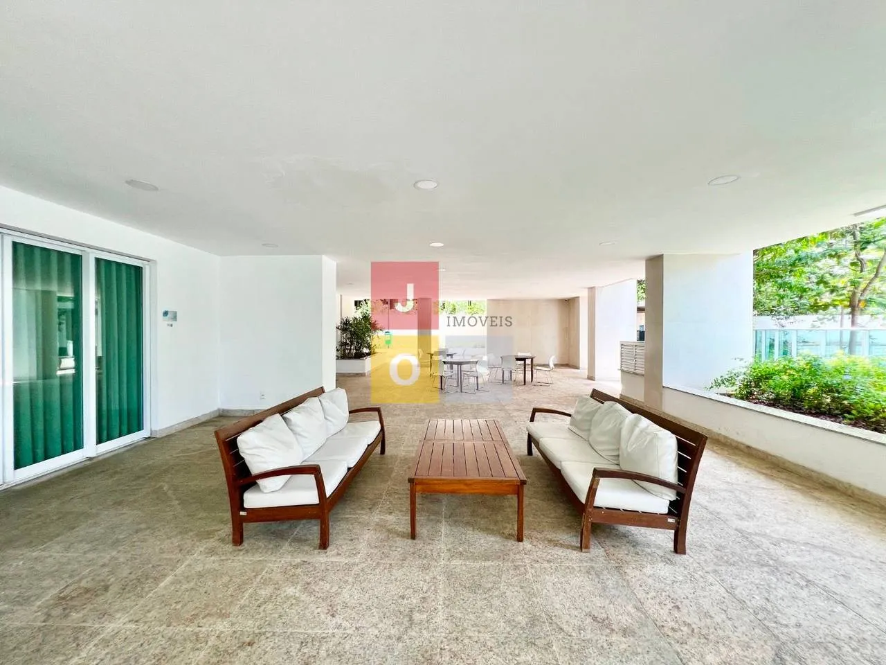 Furnished 4-bedroom suite apartment with 156 m² — photo 176