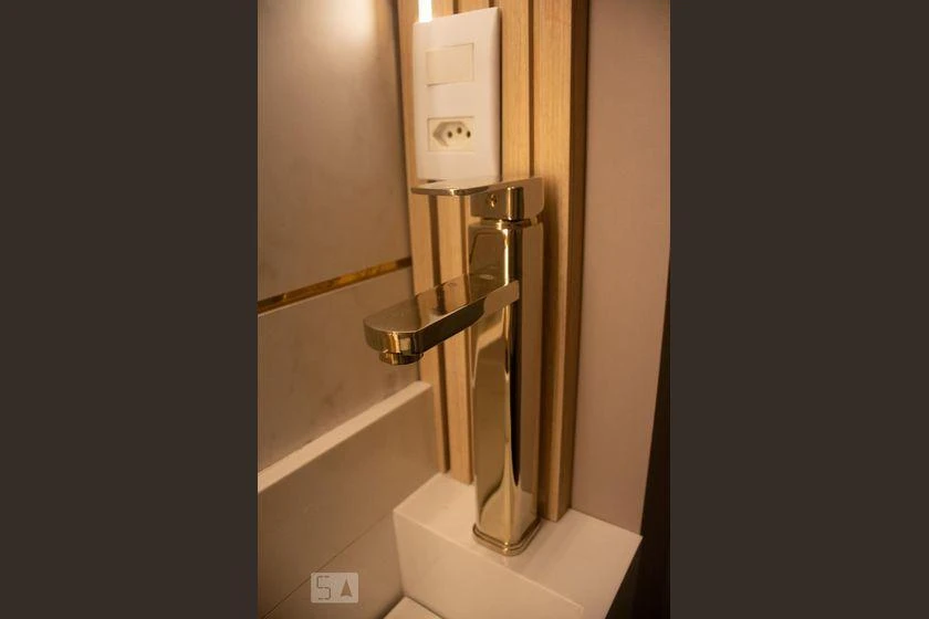 Furnished 2-bedroom apartment with enclosed glass balcony — photo 45