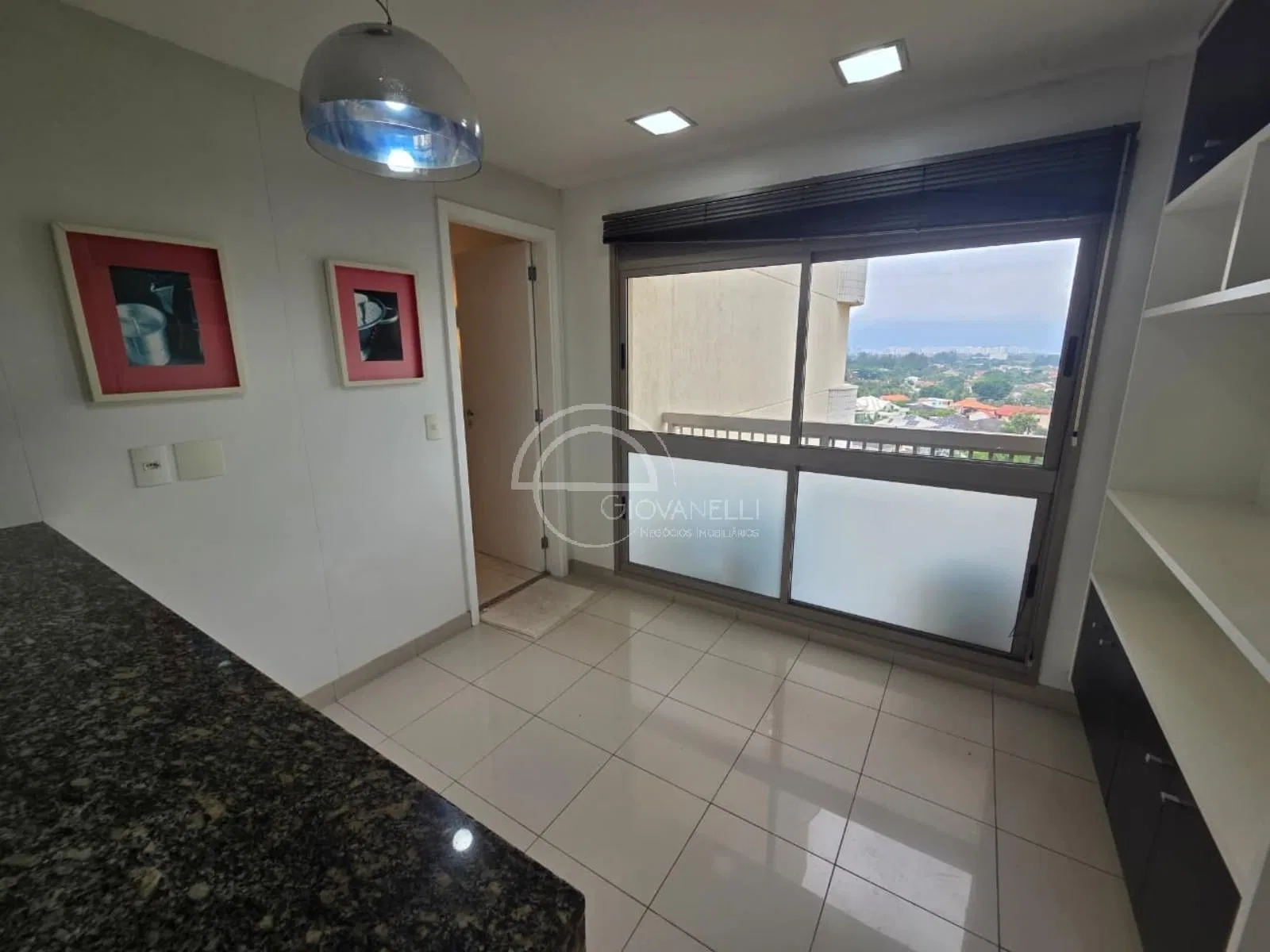4-bedroom apartment with an enclosed gourmet balcony — photo 28