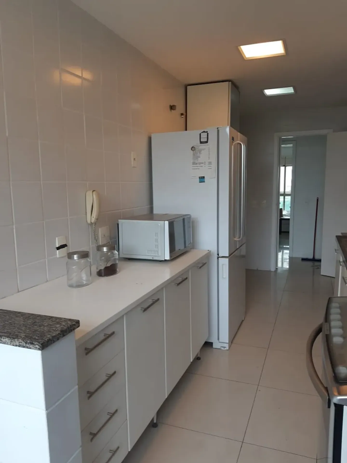 Apartamento com 4 quartos, 5 banheiros e cozinha fechada — photo 25