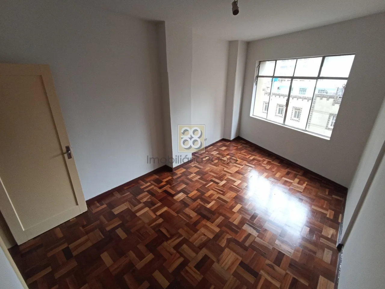 Apartment, 98 m², with wood or laminate floors — photo 12