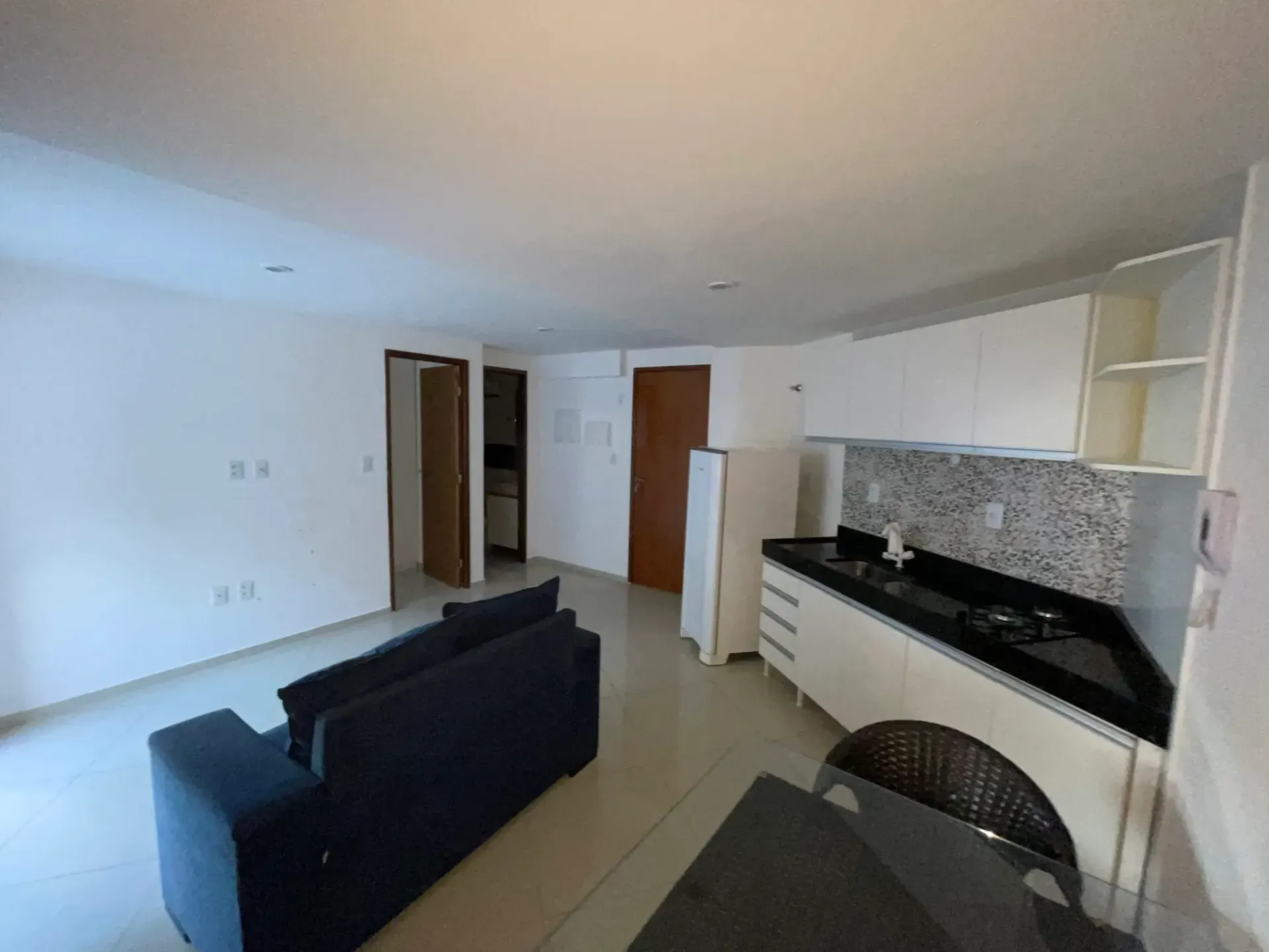Furnished 1-bedroom apartment with no parking — photo 4