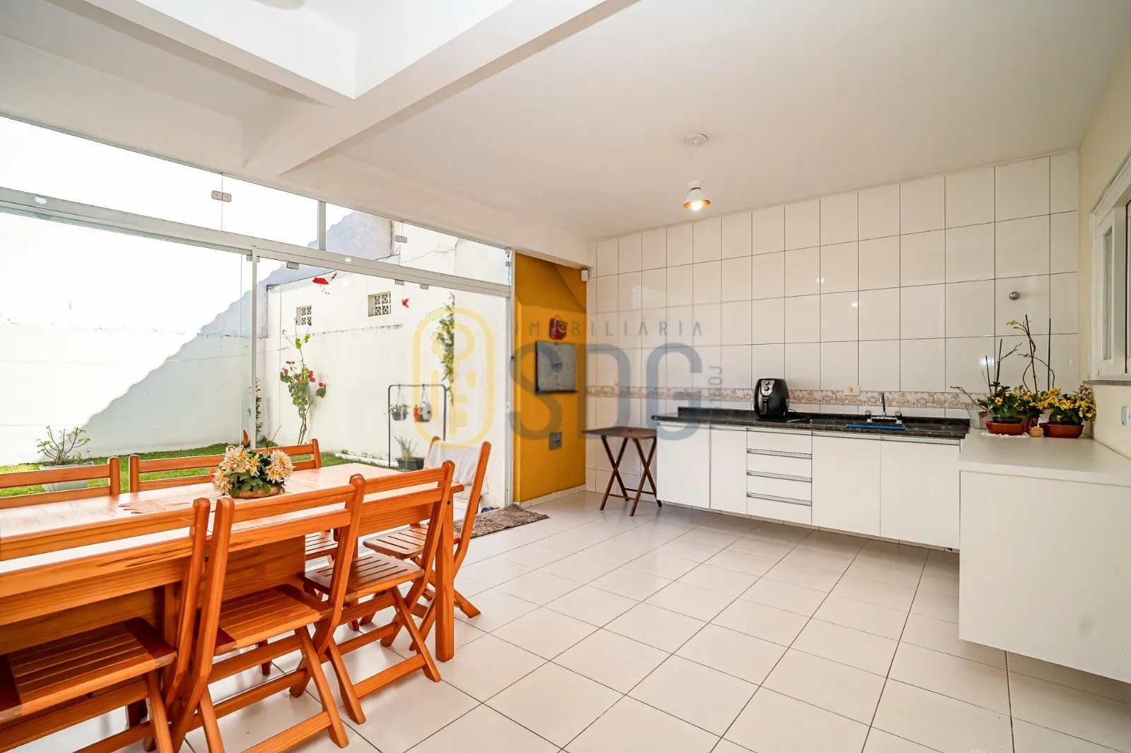 Furnished house with 4 bedrooms and 1 bathroom — photo 21