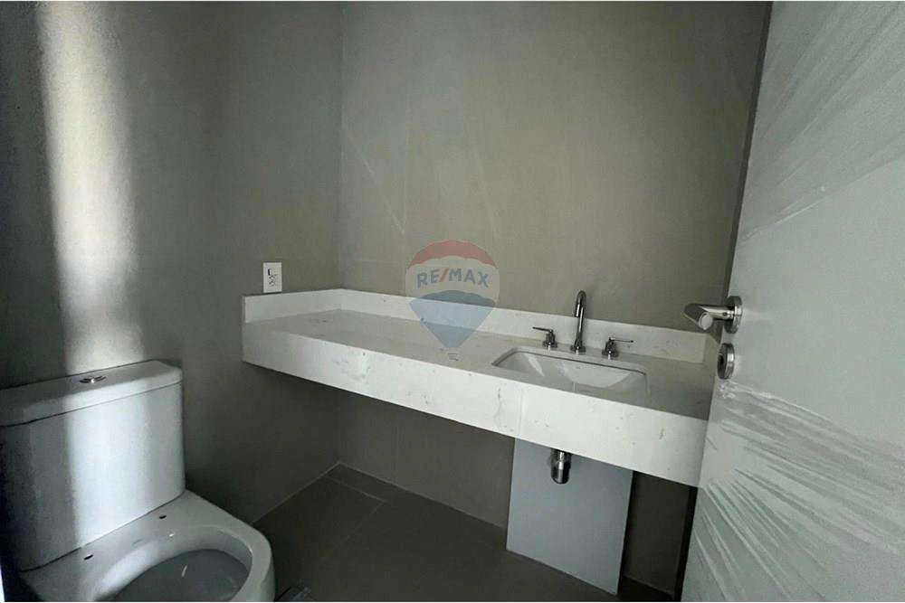 150 m² apartment with 3 en-suite bedrooms and parking — photo 26