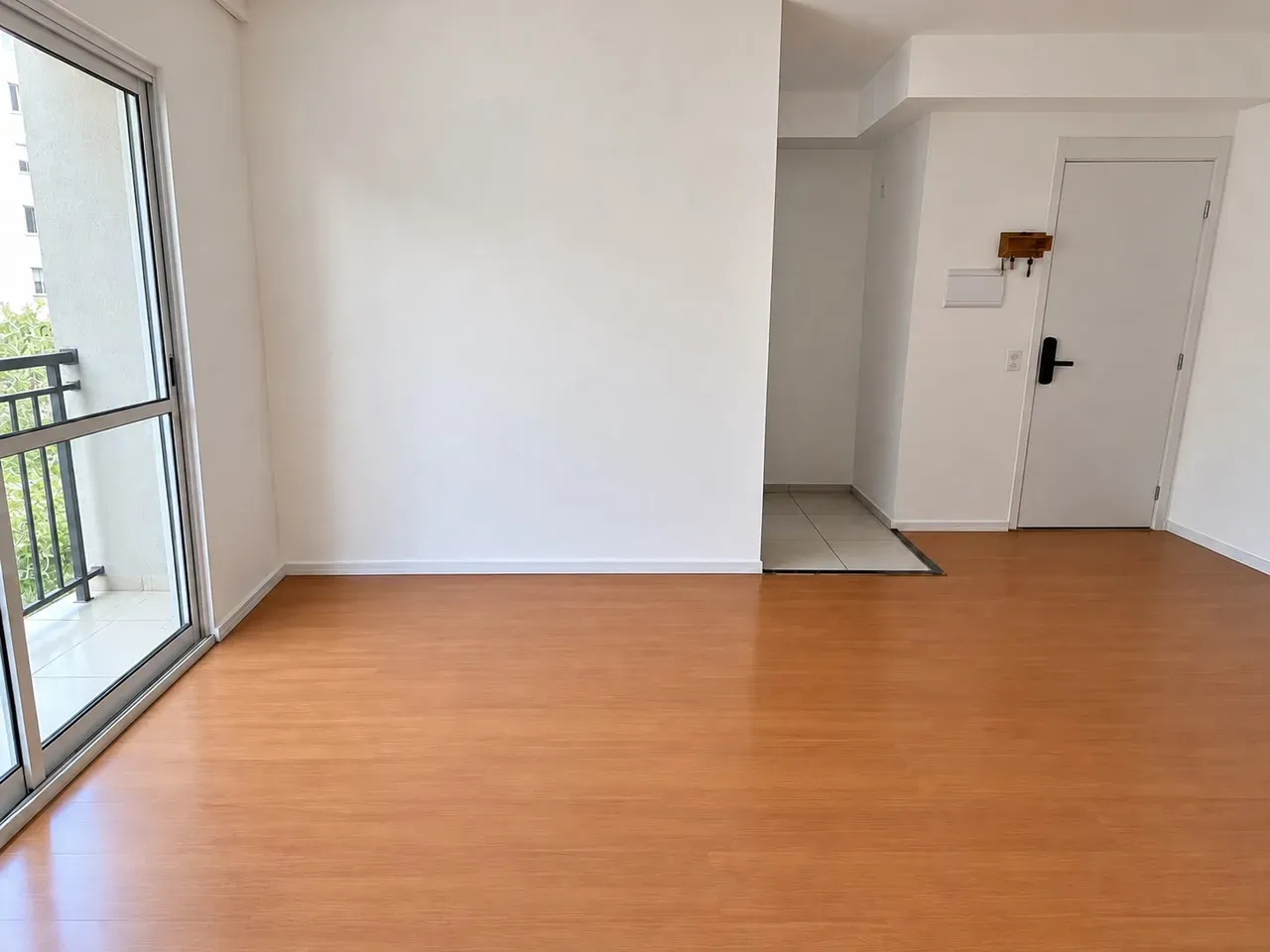 2-bedroom apartment in a building with a gym — photo 6