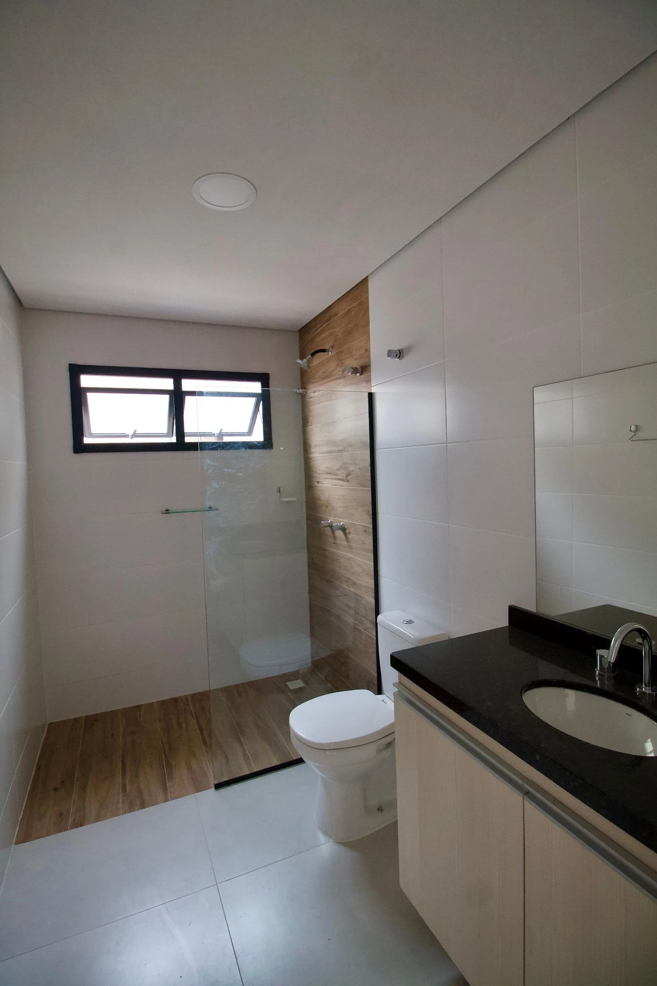 Floor-to-ceiling windows in a 3-bedroom house, 160 m² — photo 3