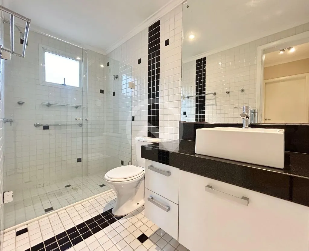 Квартира 67 м² з балконом із грилем та заскленим балконом — photo 13