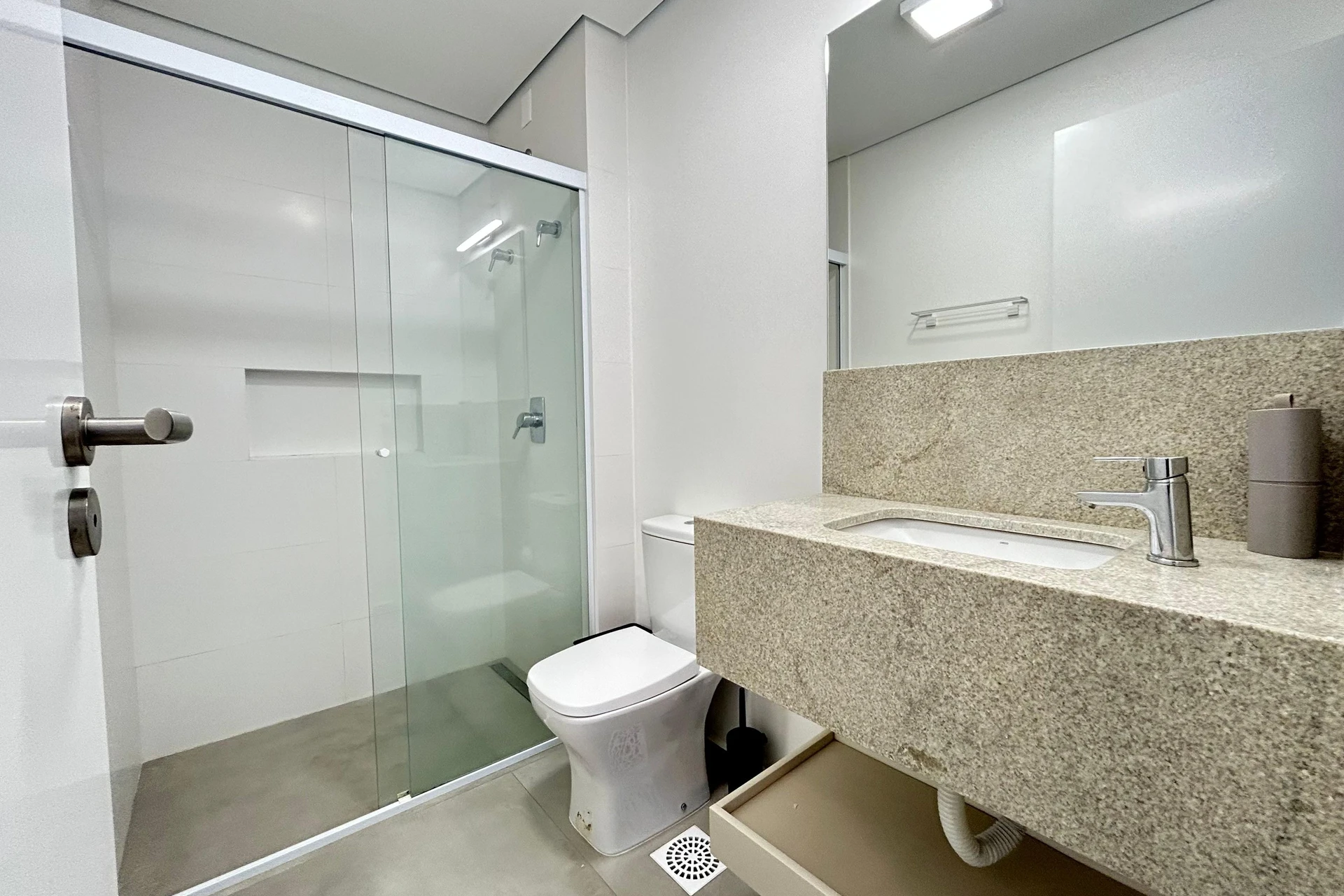 Furnished apartment, 42 m², with a glass-enclosed balcony — photo 14