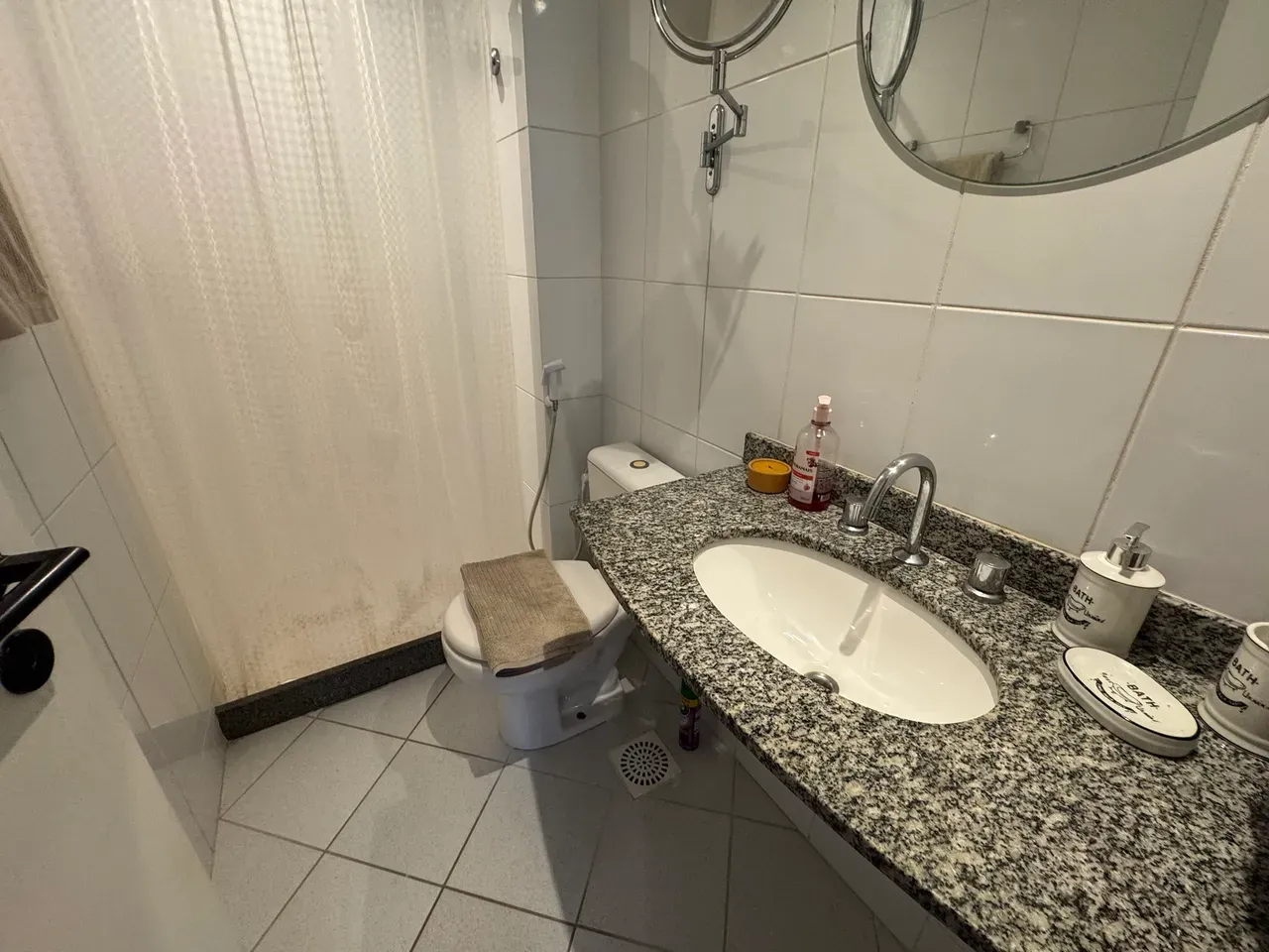 Furnished apartment with a balcony and 2 bedrooms — photo 28