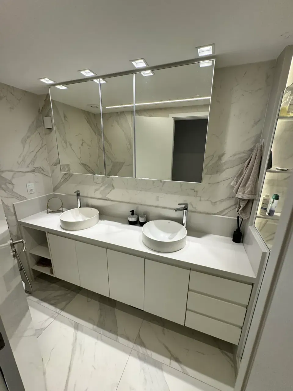 Apartamento mobiliado, 200 m², com janelas do piso ao teto — photo 22