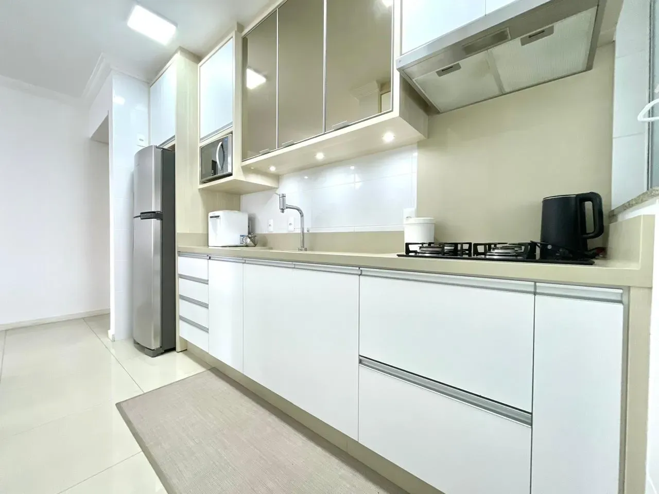 Furnished 2-bedroom apartment with balcony on the 8th — photo 2