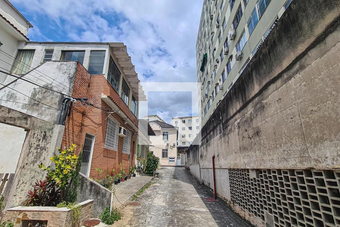 House with 3 bedrooms, 1 bathroom and 1 parking spot — photo 49