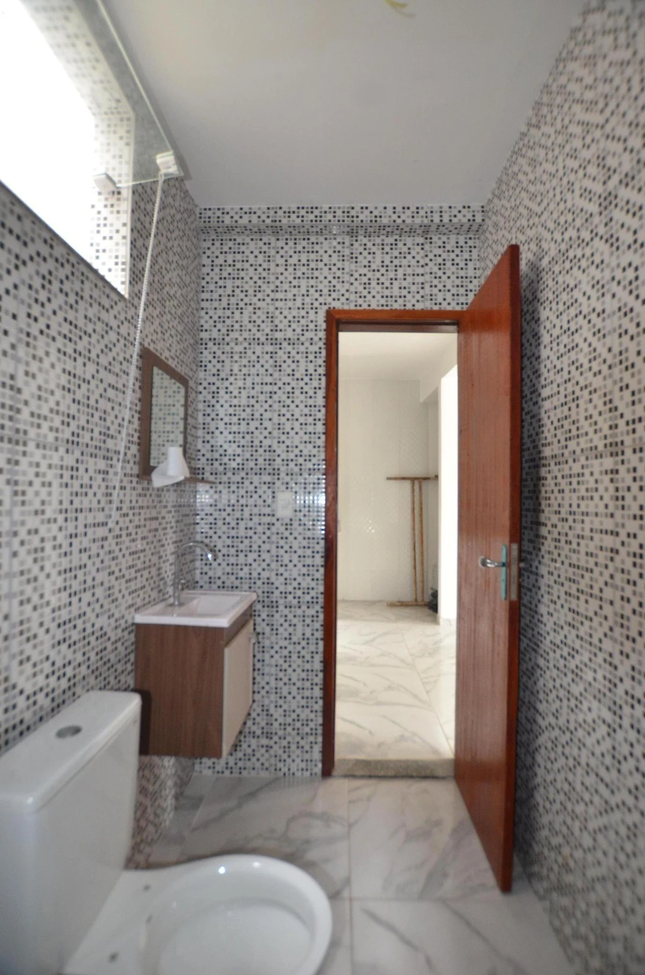 2-bedroom house with a bathtub — photo 27