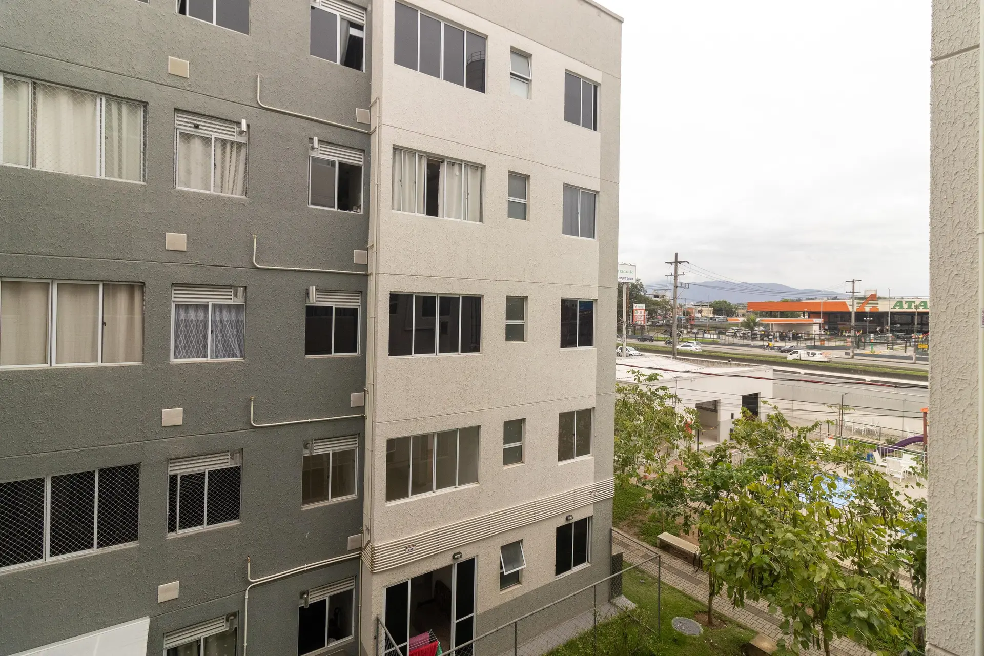 Apartamento com 2 quartos e piscina no condomínio — photo 29