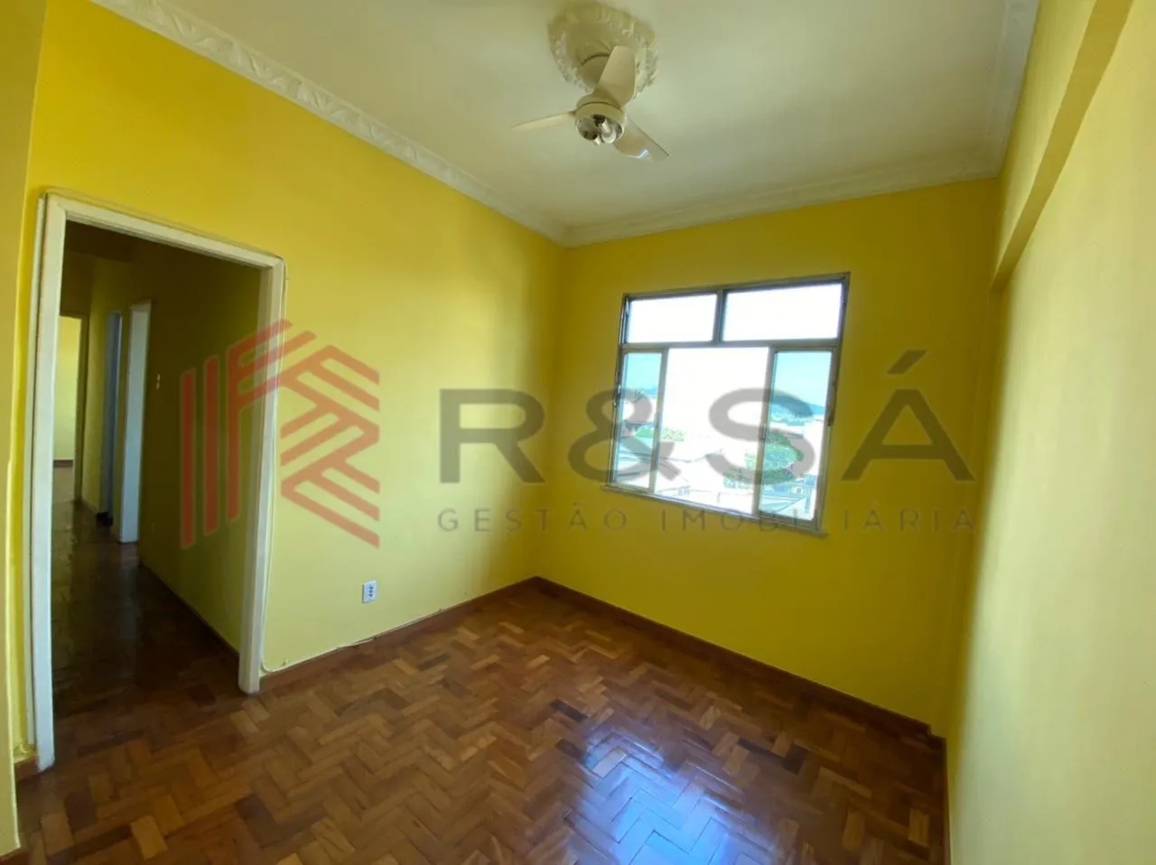 Квартира з 2 спальнями та дерев'яною підлогою або ламінатом — photo 3