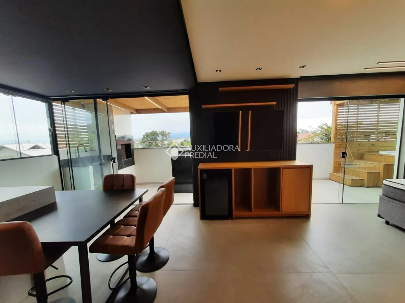 Apartment on the 1st floor with a grill on the balcony — photo 12
