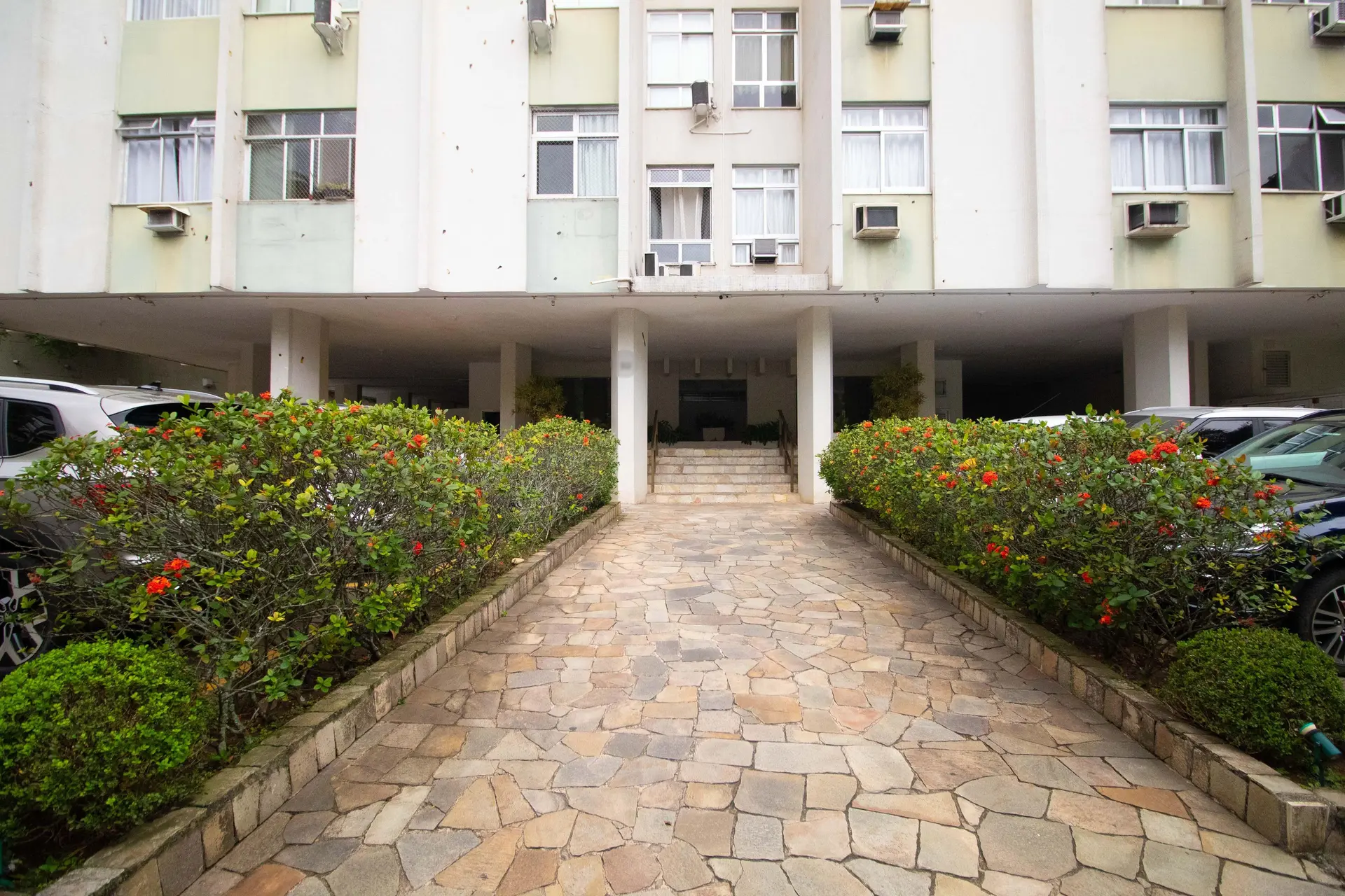 3-bedroom apartment with a water view in Rio de Janeiro — photo 22