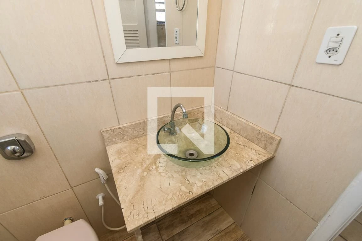 One-bedroom apartment with a washing machine — photo 14