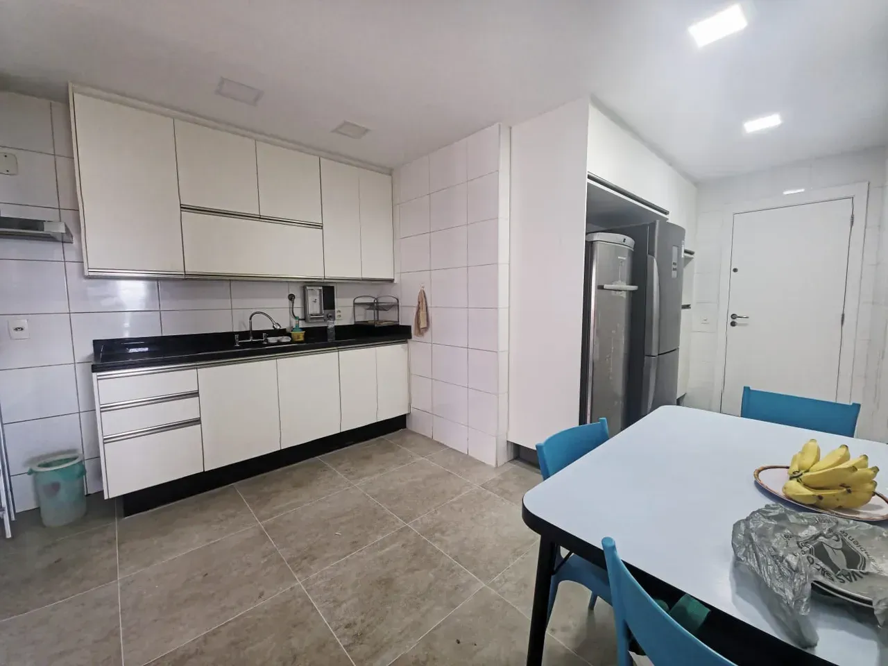 Furnished apartment with 4 bedrooms, 5 bathrooms and 195 m² — photo 2