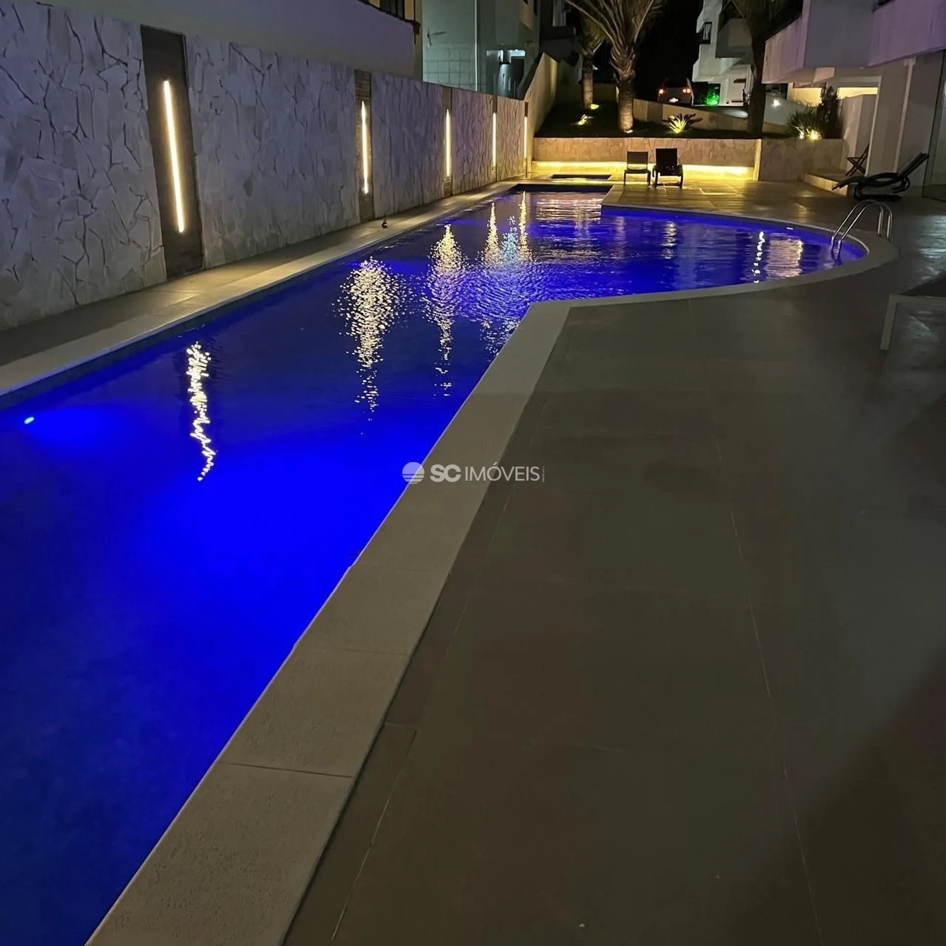 Furnished 1-bedroom apartment with 45 m² and parking space — photo 22