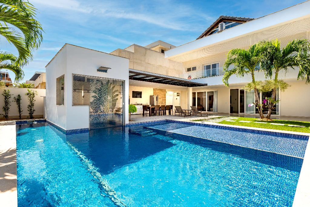 680 m² house with 4 en-suite bedrooms and 7 bathrooms — photo 26