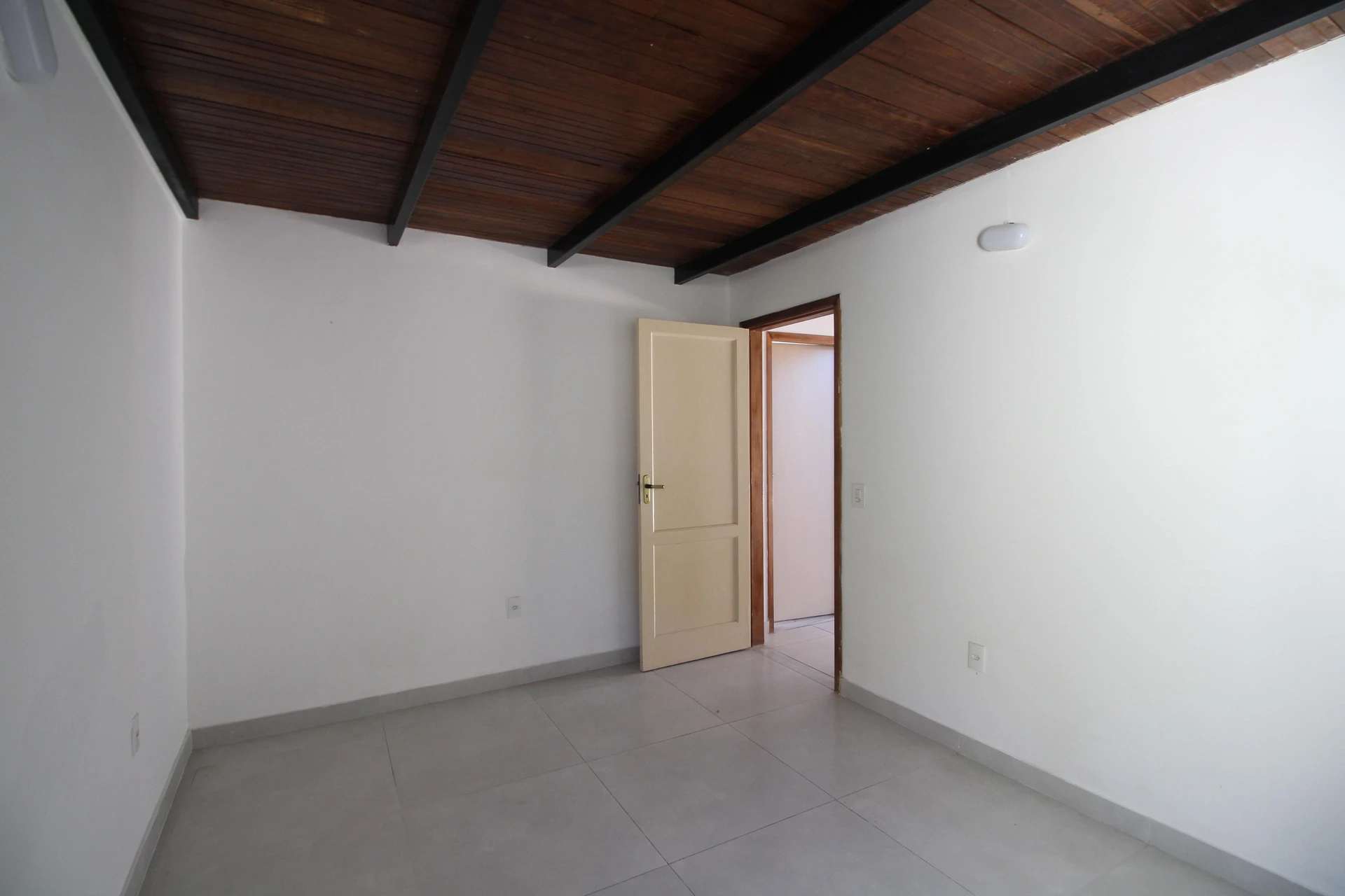 House with 4 bedrooms, 2 bathrooms and private garden — photo 40