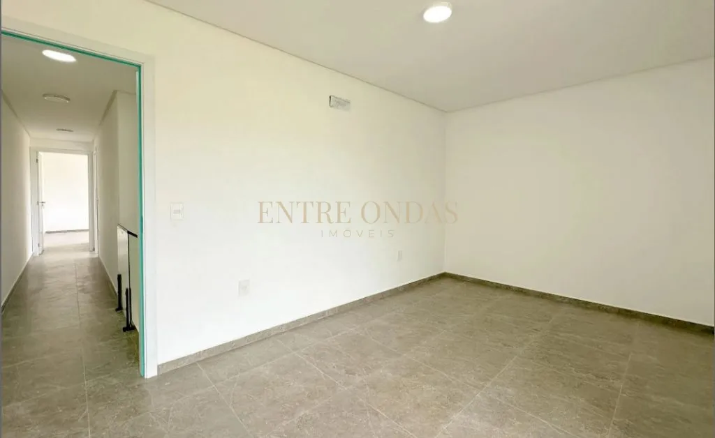 3-bedroom house with a mountain view in Florianópolis — photo 15